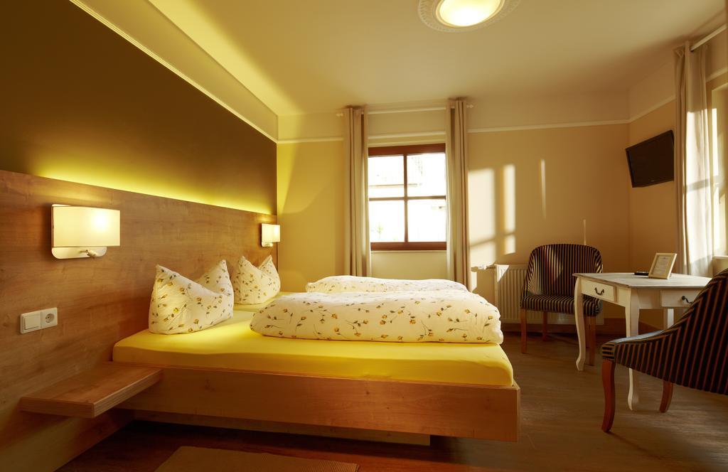 Sankt Annagut Hotel เบอร์ไวเลอร์ ภายนอก รูปภาพ